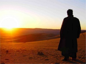 Homme-dans-le-desert